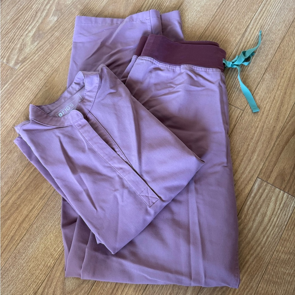 Figs women’s mauve scrub set